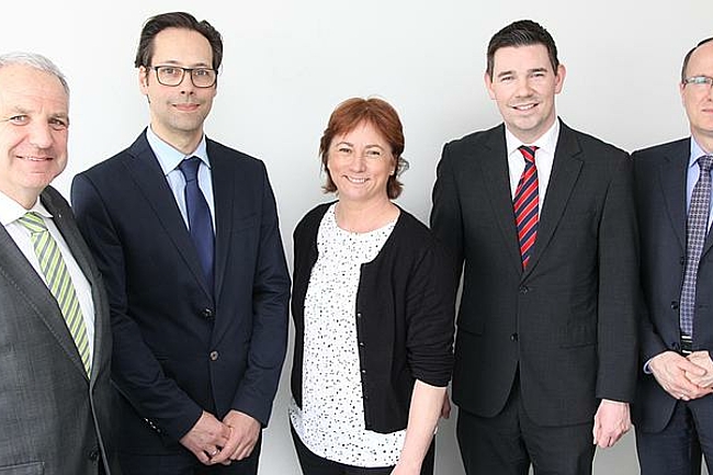 Der Gesprächsfaden zur Dichtheitsprüfung ist aufgenommen (von links): Rainer Deppe (MdL, CDU), Dr. Johann Werner Fliescher, Bianca Winkelmann (MdL, CDU), Erik Uwe Amaya, Thomas Tewes.